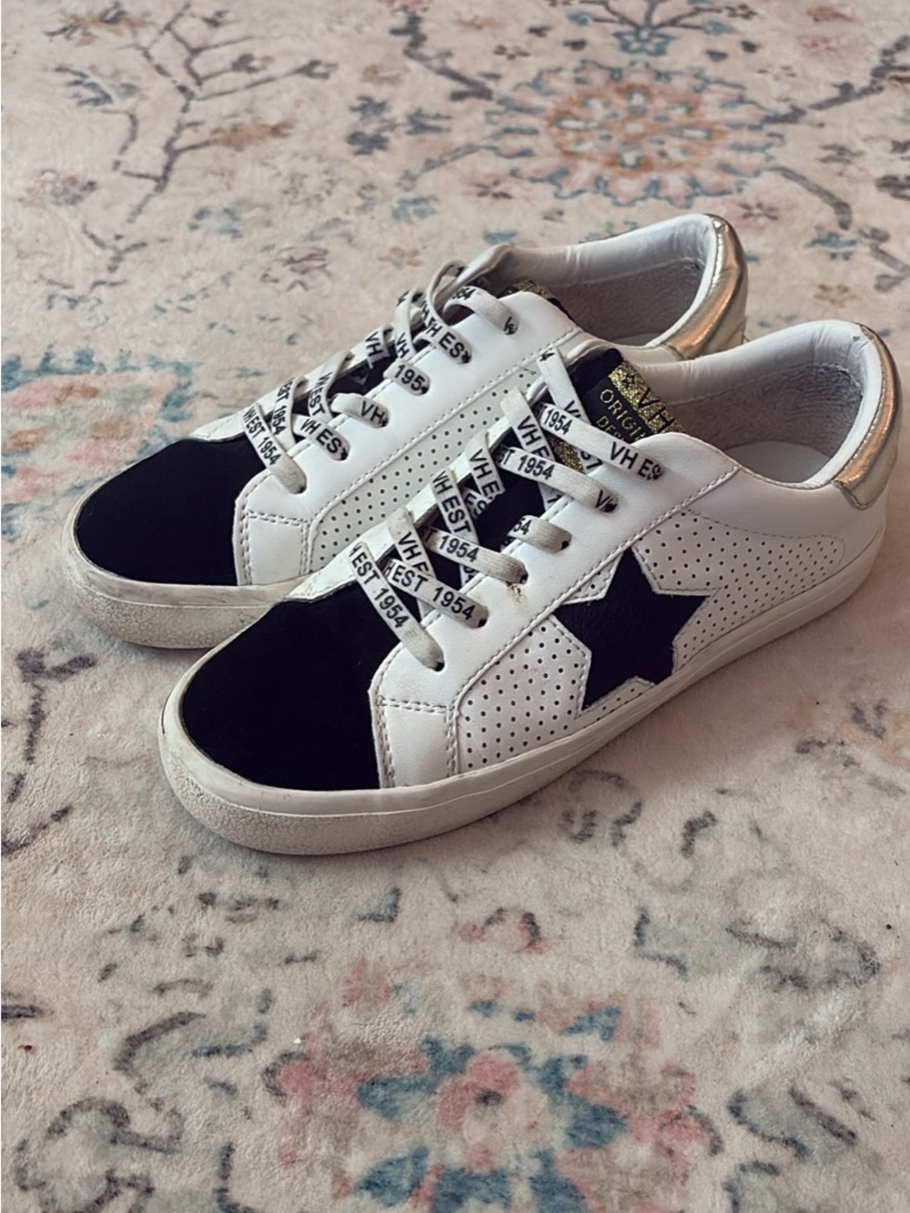 Vintage Havana Gadol Women's Sneakers . Size 6. Like New!